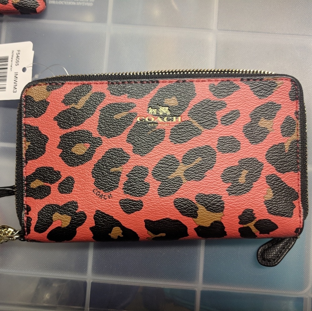 Coach F54055 phone wallet